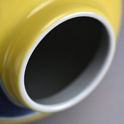 Yellow Glazed Porcelain Vase ー宮川 (真葛) 香山