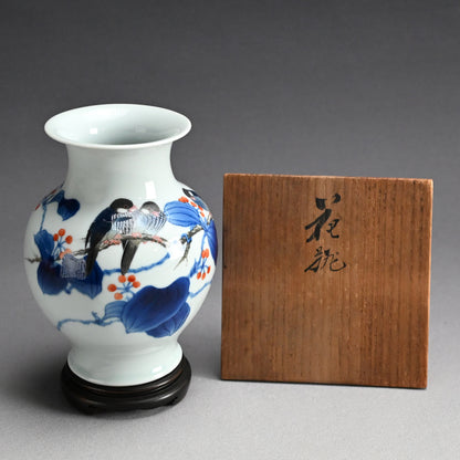 Porcelain Vase, Birds & Vines ー宮川 (真葛) 香山 “色染付 文鳥畫 花瓶”