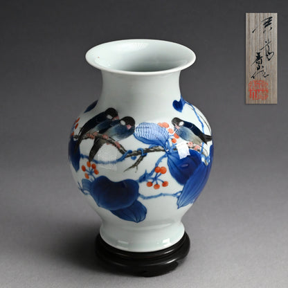 Porcelain Vase, Birds & Vines ー宮川 (真葛) 香山 “色染付 文鳥畫 花瓶”