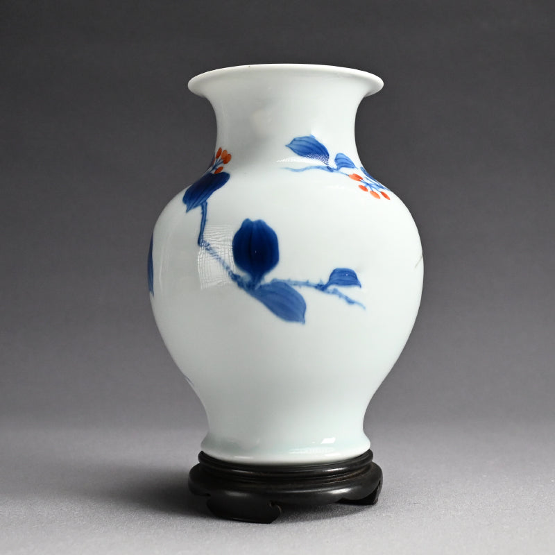 Porcelain Vase, Birds & Vines ー宮川 (真葛) 香山 “色染付 文鳥畫 花瓶”