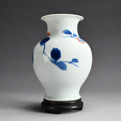 Porcelain Vase, Birds & Vines ー宮川 (真葛) 香山 “色染付 文鳥畫 花瓶”