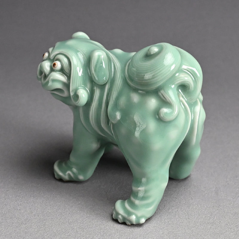 Antique Shishi Porcelain Okimono ー宮川 (真葛) 香山 “青磁釉 宋代式 獅子 置物”