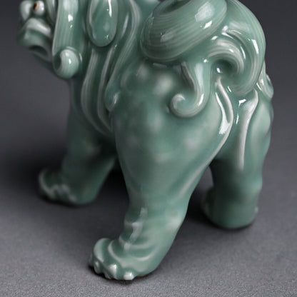 Antique Shishi Porcelain Okimono ー宮川 (真葛) 香山 “青磁釉 宋代式 獅子 置物”