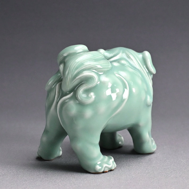 Antique Shishi Porcelain Okimono ー宮川 (真葛) 香山 “青磁釉 宋代式 獅子 置物”