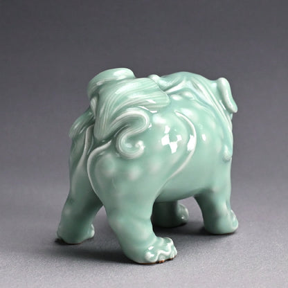 Antique Shishi Porcelain Okimono ー宮川 (真葛) 香山 “青磁釉 宋代式 獅子 置物”