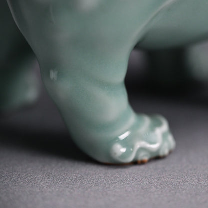 Antique Shishi Porcelain Okimono ー宮川 (真葛) 香山 “青磁釉 宋代式 獅子 置物”