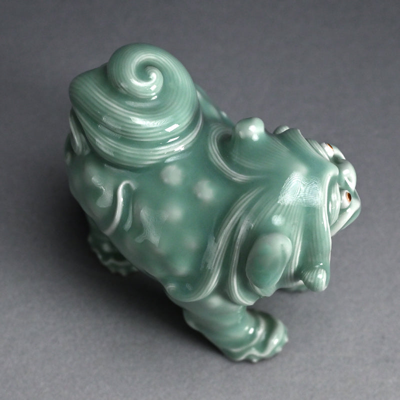 Antique Shishi Porcelain Okimono ー宮川 (真葛) 香山 “青磁釉 宋代式 獅子 置物”