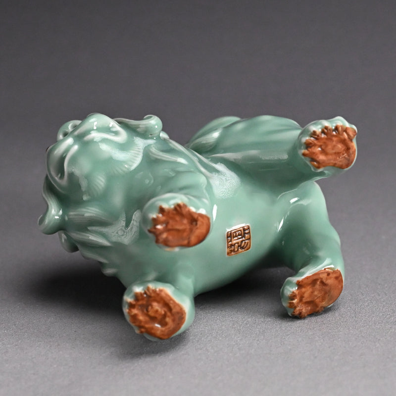 Antique Shishi Porcelain Okimono ー宮川 (真葛) 香山 “青磁釉 宋代式 獅子 置物”