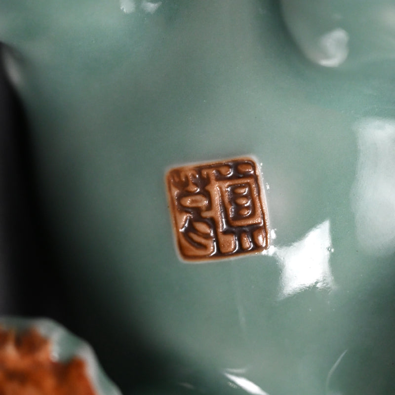 Antique Shishi Porcelain Okimono ー宮川 (真葛) 香山 “青磁釉 宋代式 獅子 置物”
