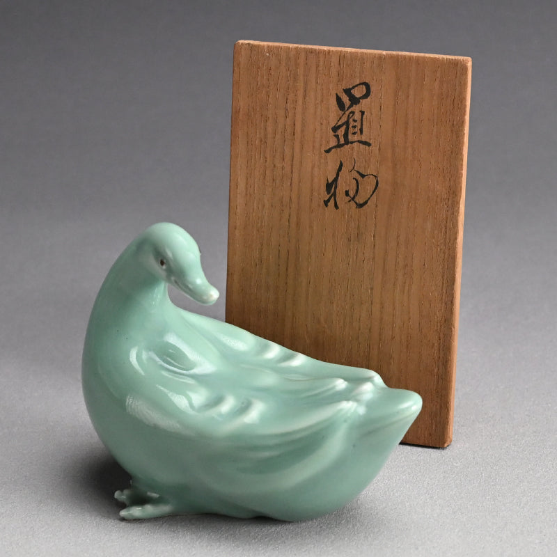 Antique Porcelain Duck Okimono ー宮川 (真葛) 香山 “青磁釉 漢式鴨 置物”