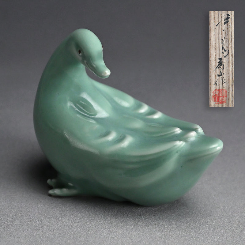 Antique Porcelain Duck Okimono ー宮川 (真葛) 香山 “青磁釉 漢式鴨 置物”