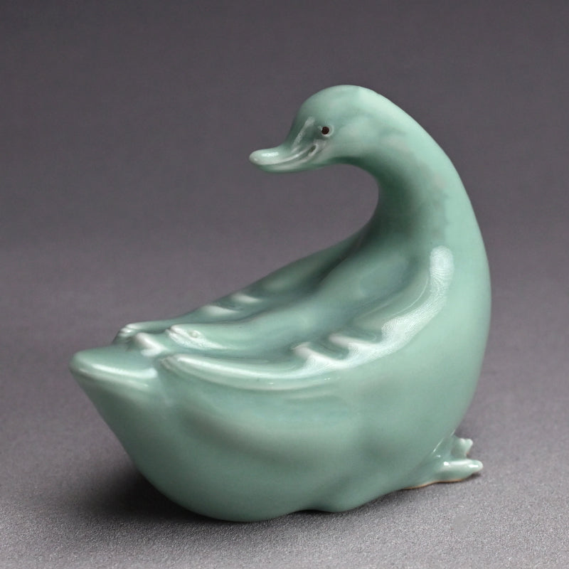 Antique Porcelain Duck Okimono ー宮川 (真葛) 香山 “青磁釉 漢式鴨 置物”