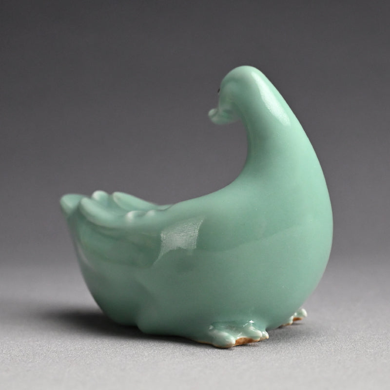 Antique Porcelain Duck Okimono ー宮川 (真葛) 香山 “青磁釉 漢式鴨 置物”