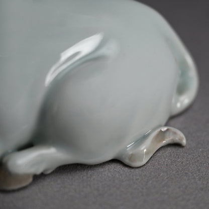 Porcelain Bull Okimono ー宮川 (真葛) 香山 “臥牛 置物”