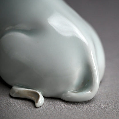 Porcelain Bull Okimono ー宮川 (真葛) 香山 “臥牛 置物”