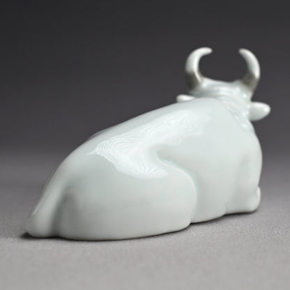 Porcelain Bull Okimono ー宮川 (真葛) 香山 “臥牛 置物”