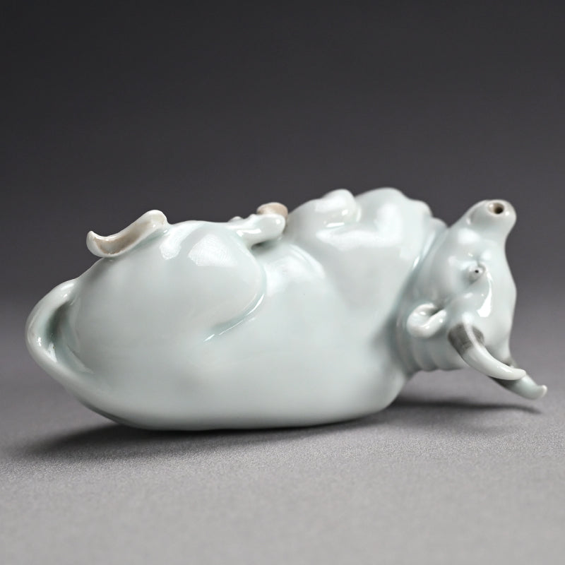 Porcelain Bull Okimono ー宮川 (真葛) 香山 “臥牛 置物”