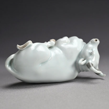 Porcelain Bull Okimono ー宮川 (真葛) 香山 “臥牛 置物”