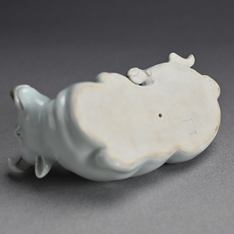 Porcelain Bull Okimono ー宮川 (真葛) 香山 “臥牛 置物”