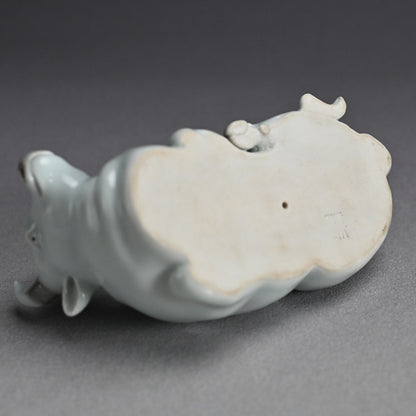 Porcelain Bull Okimono ー宮川 (真葛) 香山 “臥牛 置物”