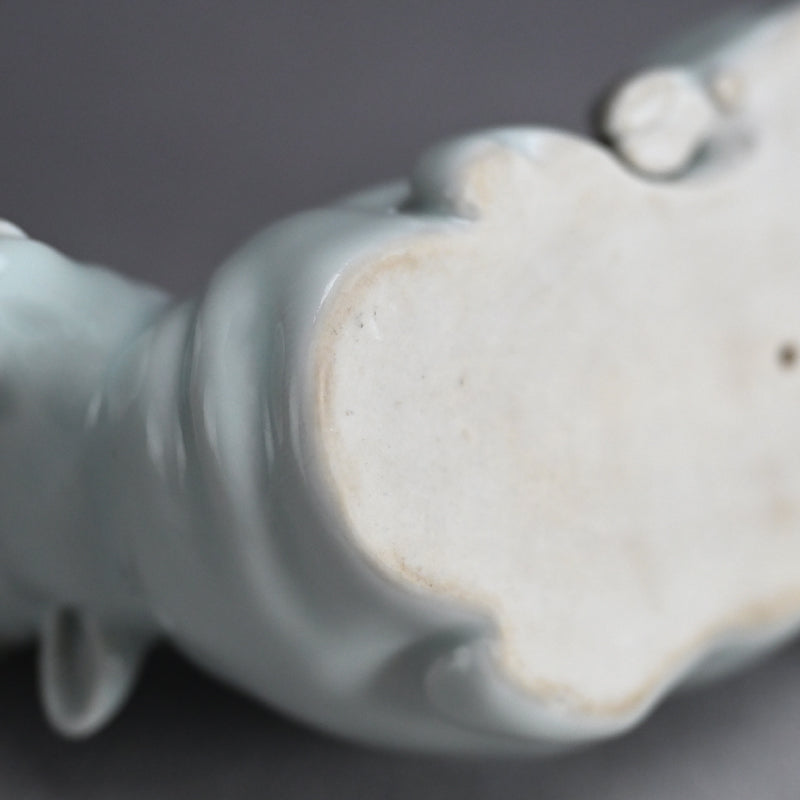 Porcelain Bull Okimono ー宮川 (真葛) 香山 “臥牛 置物”