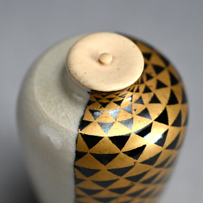 Rare Kozan Chaire Tea Container ー宮川 (真葛) 香山 “仁清意 狂言模様”