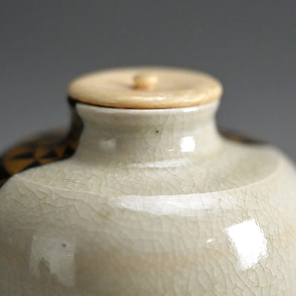 Rare Kozan Chaire Tea Container ー宮川 (真葛) 香山 “仁清意 狂言模様”