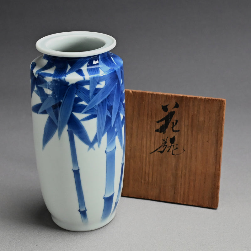 Antique Japanese Porcelain Vase ー宮川 (真葛) 香山 “青華 竹之畫 花瓶”