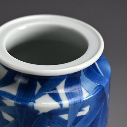 Antique Japanese Porcelain Vase ー宮川 (真葛) 香山 “青華 竹之畫 花瓶”