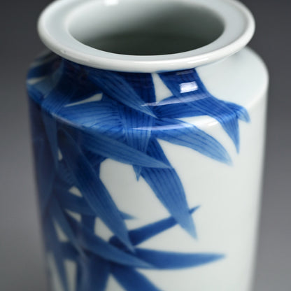 Antique Japanese Porcelain Vase ー宮川 (真葛) 香山 “青華 竹之畫 花瓶”