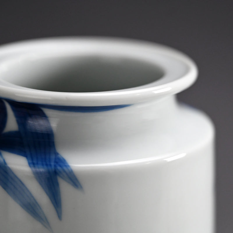 Antique Japanese Porcelain Vase ー宮川 (真葛) 香山 “青華 竹之畫 花瓶”