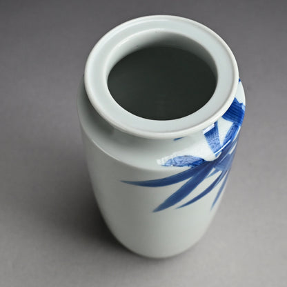 Antique Japanese Porcelain Vase ー宮川 (真葛) 香山 “青華 竹之畫 花瓶”