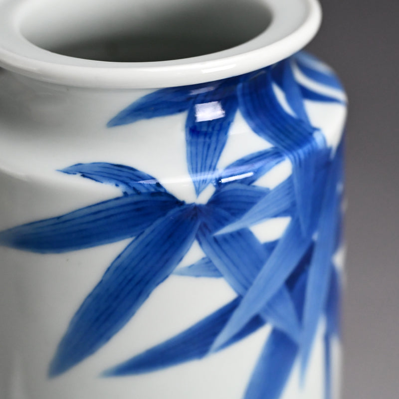 Antique Japanese Porcelain Vase ー宮川 (真葛) 香山 “青華 竹之畫 花瓶”