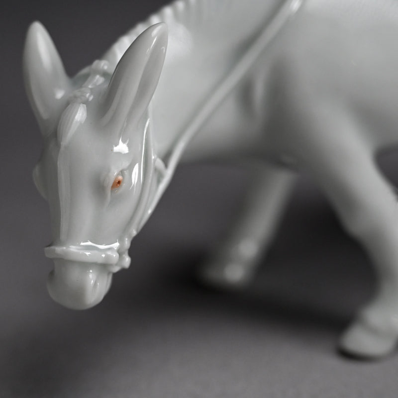 Porcelain Figurine ー宮川 (真葛) 香山 “白磁老子 置物”
