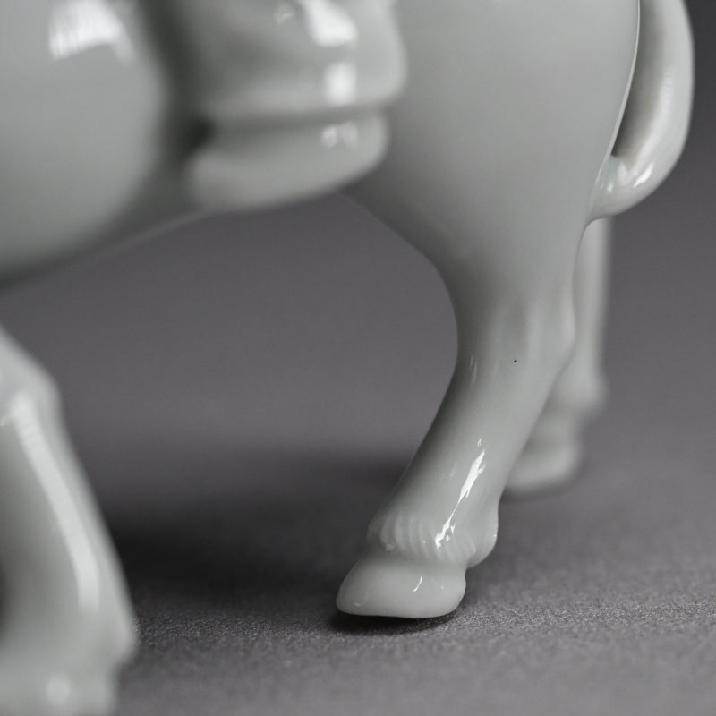 Porcelain Figurine ー宮川 (真葛) 香山 “白磁老子 置物”