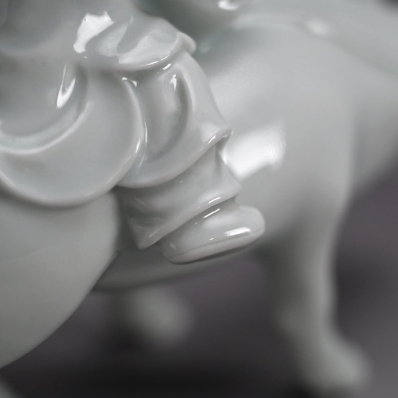 Porcelain Figurine ー宮川 (真葛) 香山 “白磁老子 置物”
