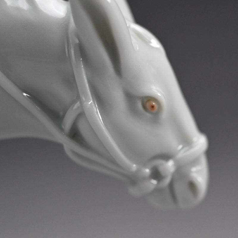 Porcelain Figurine ー宮川 (真葛) 香山 “白磁老子 置物”