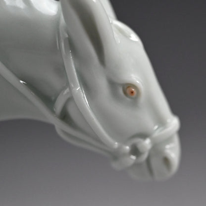 Porcelain Figurine ー宮川 (真葛) 香山 “白磁老子 置物”