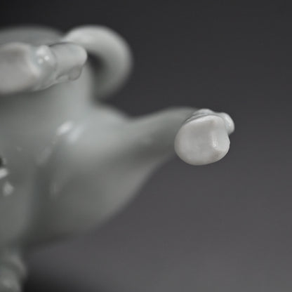 Porcelain Figurine ー宮川 (真葛) 香山 “白磁老子 置物”