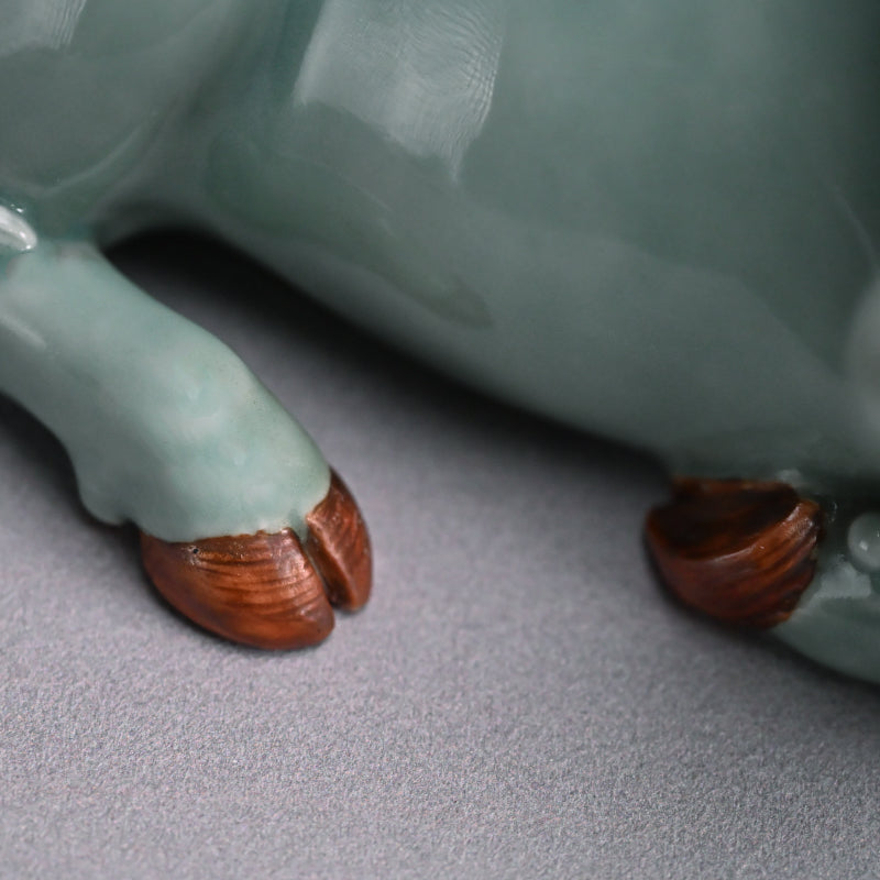 Japanese Porcelain Okimono ー宮川 (真葛) 香山 “青磁釉 牛置物”