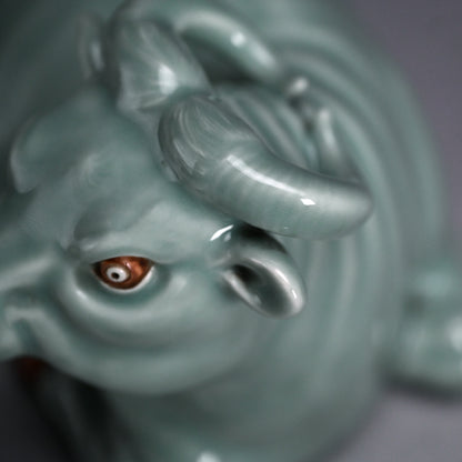 Japanese Porcelain Okimono ー宮川 (真葛) 香山 “青磁釉 牛置物”