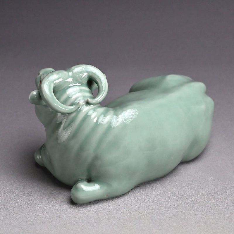 Japanese Porcelain Okimono ー宮川 (真葛) 香山 “青磁釉 牛置物”