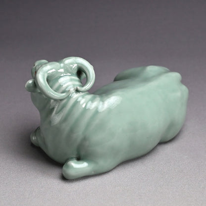 Japanese Porcelain Okimono ー宮川 (真葛) 香山 “青磁釉 牛置物”