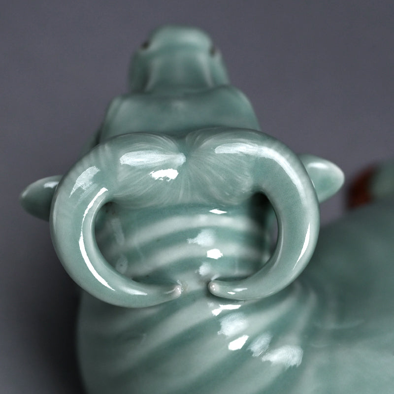 Japanese Porcelain Okimono ー宮川 (真葛) 香山 “青磁釉 牛置物”