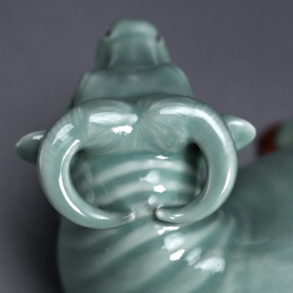 Japanese Porcelain Okimono ー宮川 (真葛) 香山 “青磁釉 牛置物”