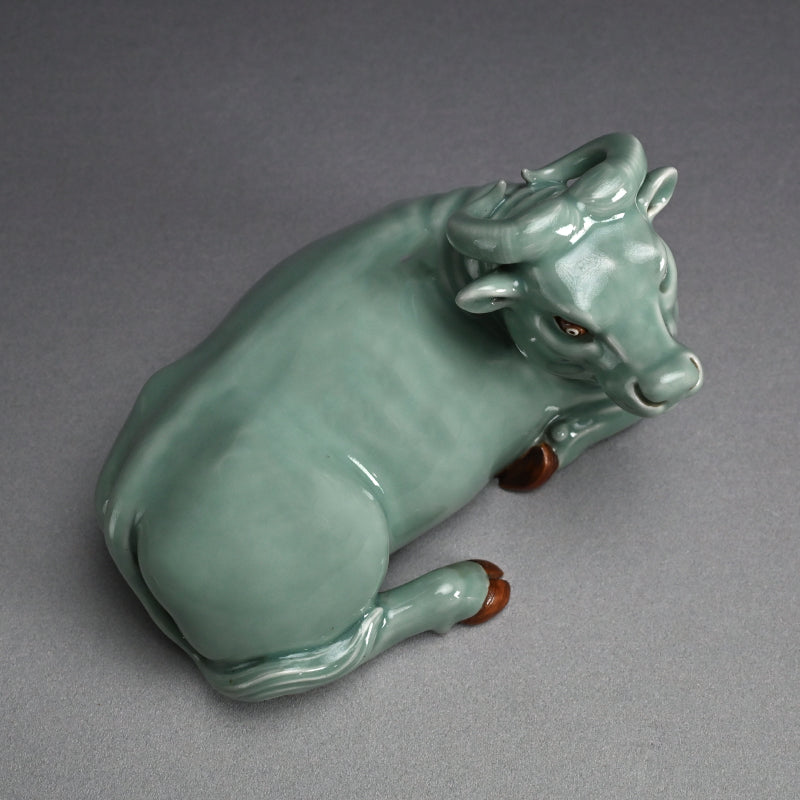 Japanese Porcelain Okimono ー宮川 (真葛) 香山 “青磁釉 牛置物”