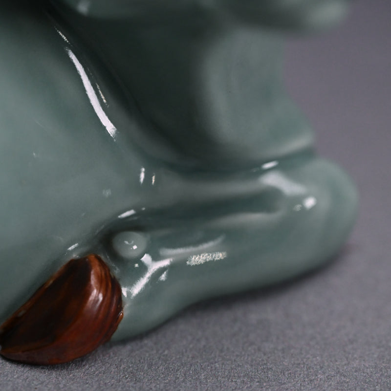 Japanese Porcelain Okimono ー宮川 (真葛) 香山 “青磁釉 牛置物”