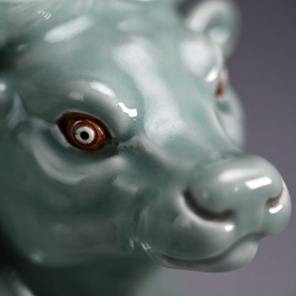 Japanese Porcelain Okimono ー宮川 (真葛) 香山 “青磁釉 牛置物”