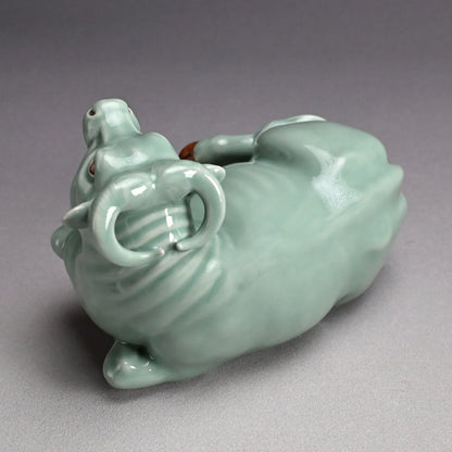 Japanese Porcelain Okimono ー宮川 (真葛) 香山 “青磁釉 牛置物”