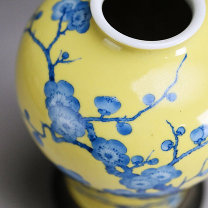 Yellow-glazed Plum Blossom Vase ー宮川 (真葛) 香山 “黄釉 花瓶”
